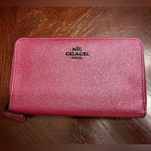 NWOT Coach Metallic Fuchsia/Magenta Pebble Leather ID Zip Around Wallet